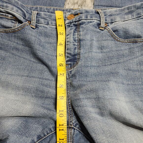 Chicos Womens Jeans Size 1 US Size 8 So Slimming Girlfriend Ankle Cutoff Capri - Picture 6 of 14
